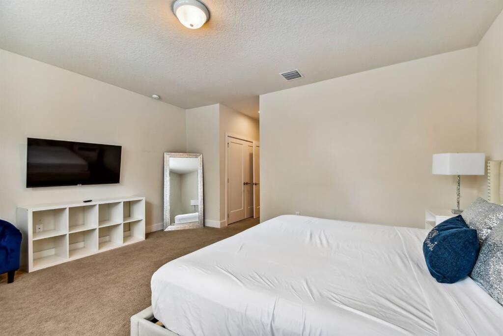 Modern With Private Pool - 20 Minutes To