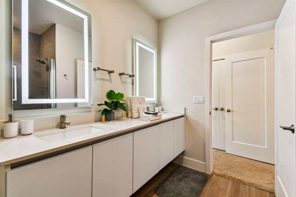 Modern With Private Pool - 20 Minutes To *