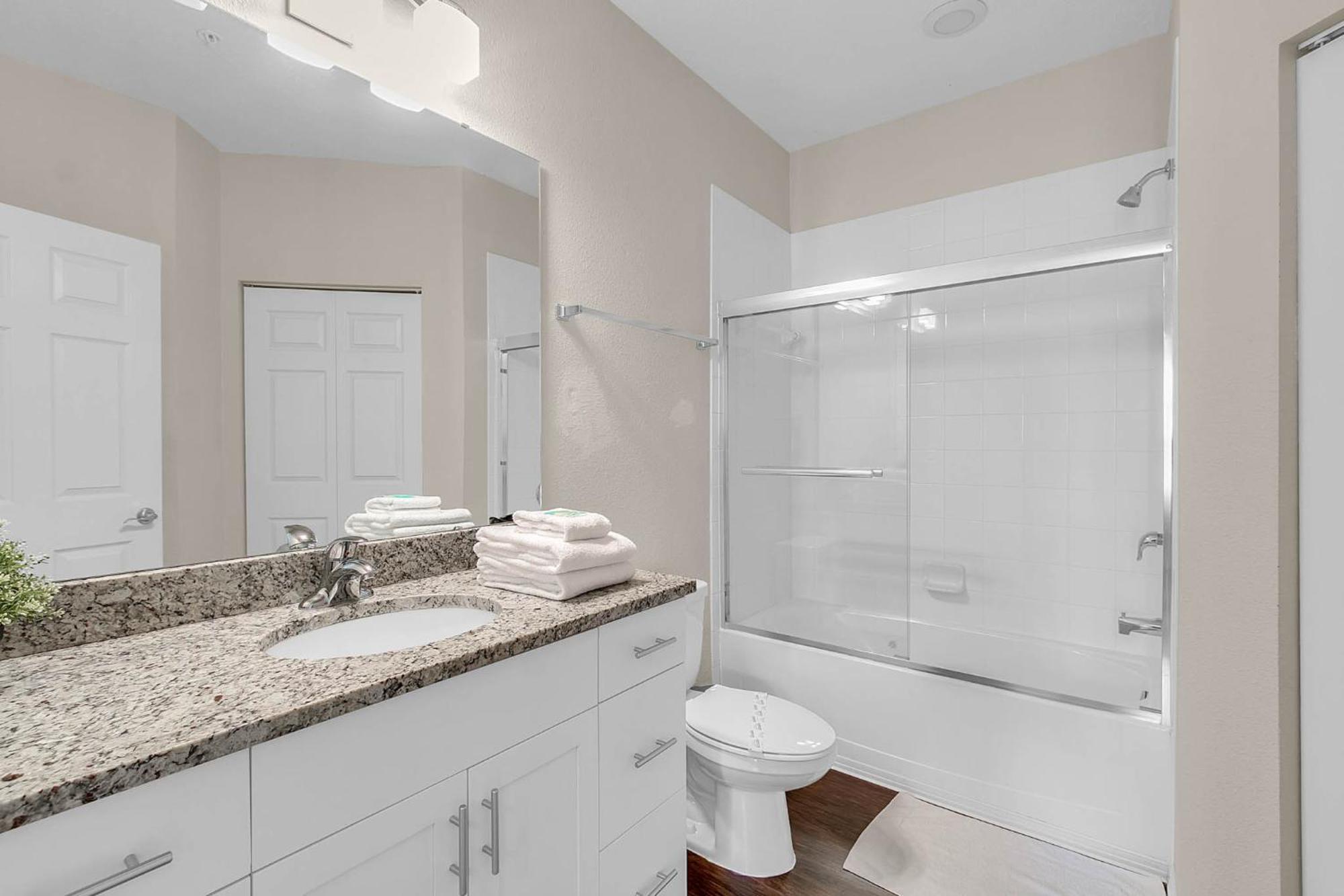 Holiday home 4 Bedrooms - 3 Bathrooms - Lucaya Village 14-101