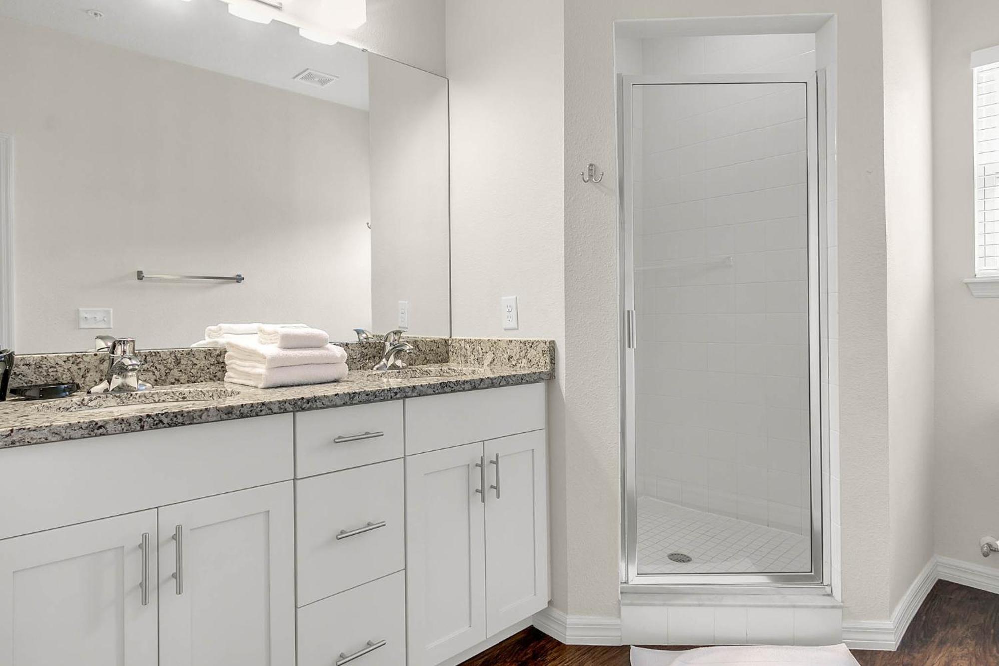 4 Bedrooms - 3 Bathrooms - Lucaya Village 14-101 Orlando