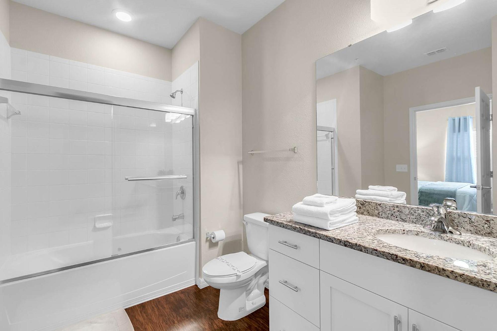 4 Bedrooms - 3 Bathrooms - Lucaya Village 14-101