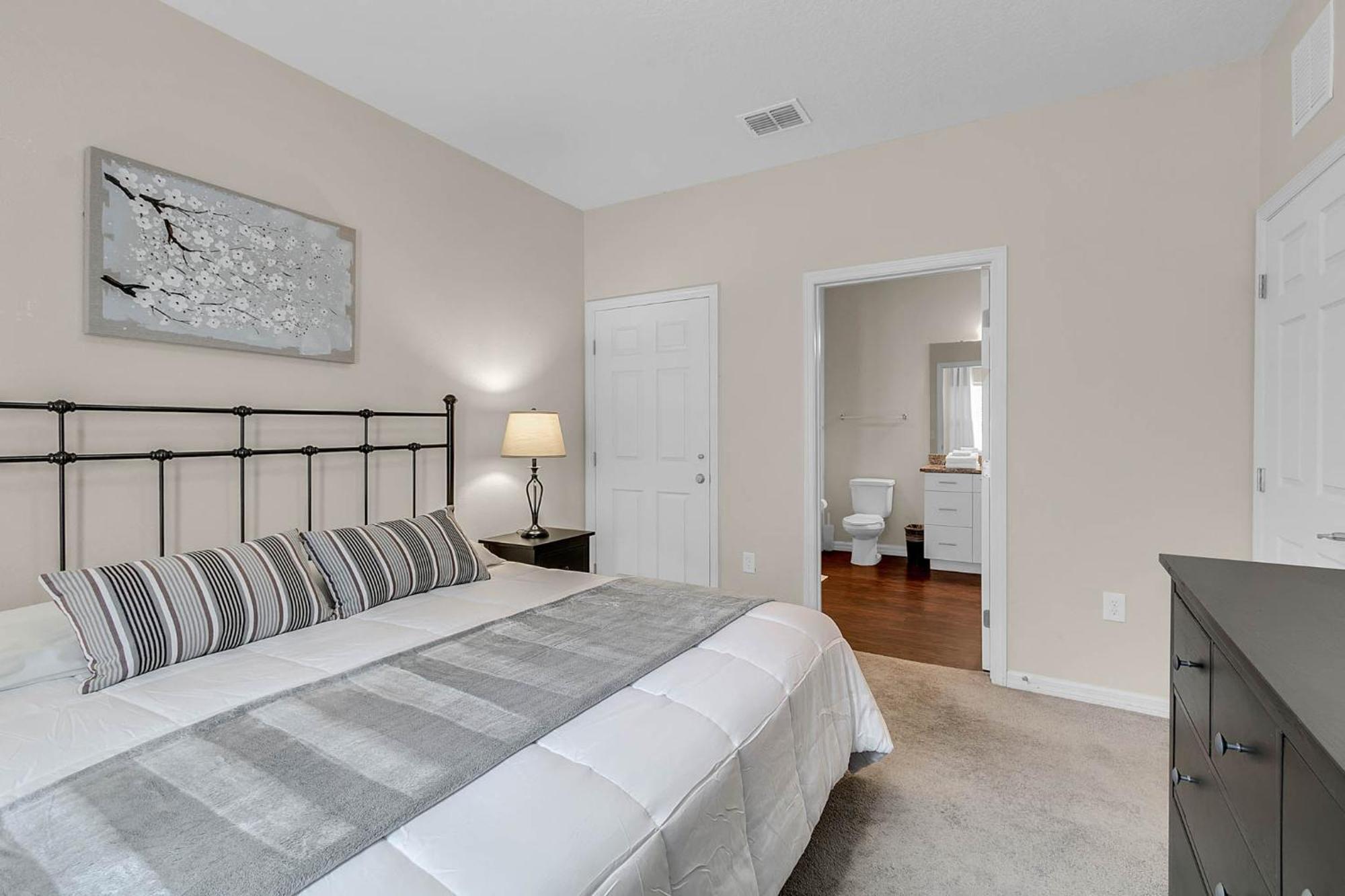 4 Bedrooms - 3 Bathrooms - Lucaya Village 14-101 * Orlando