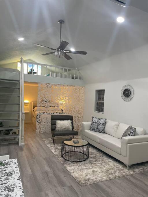The Tiny In The Springs/ Fl Chalet Altamonte Springs