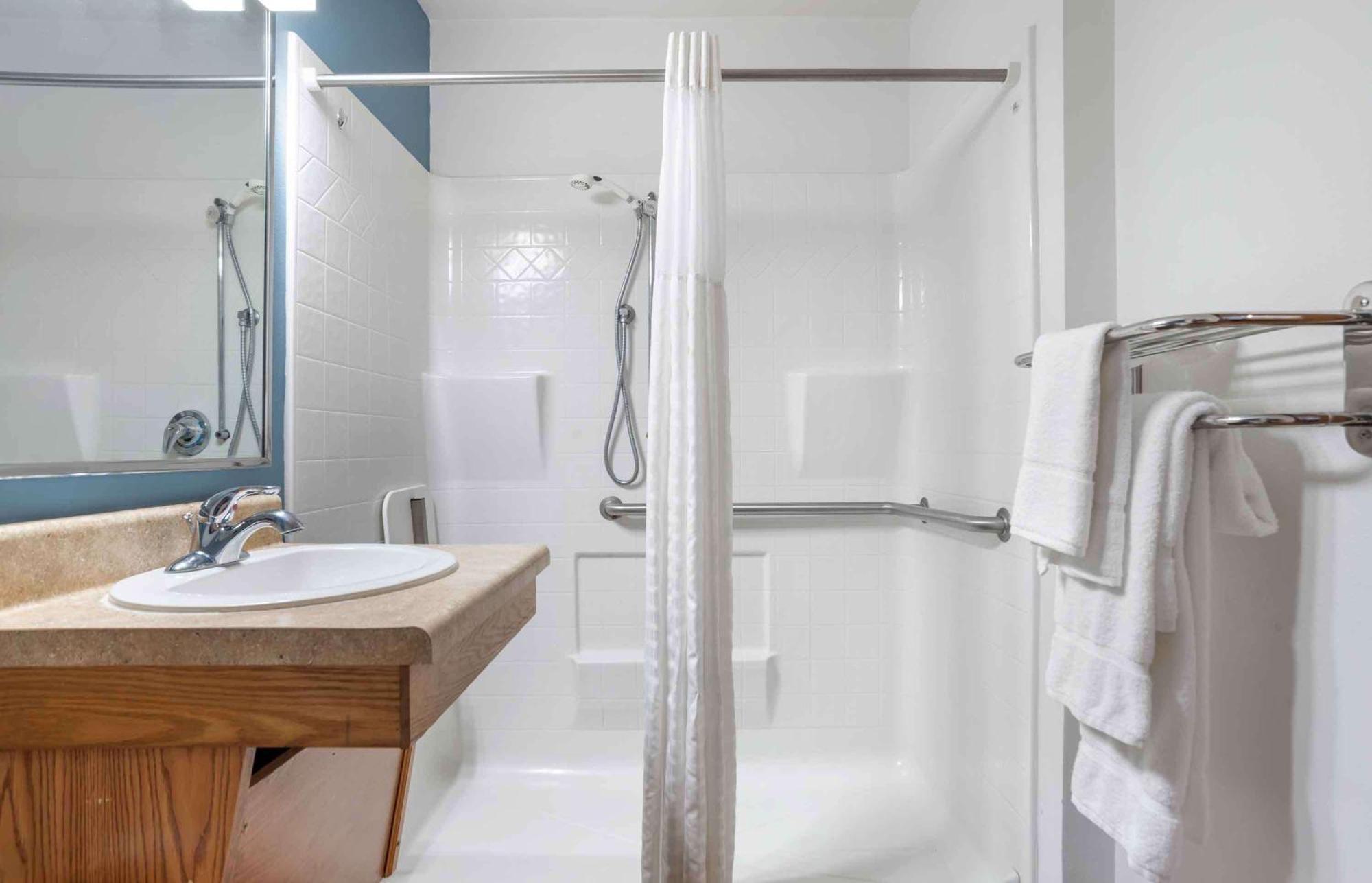 Extended America Select - - East Orlando