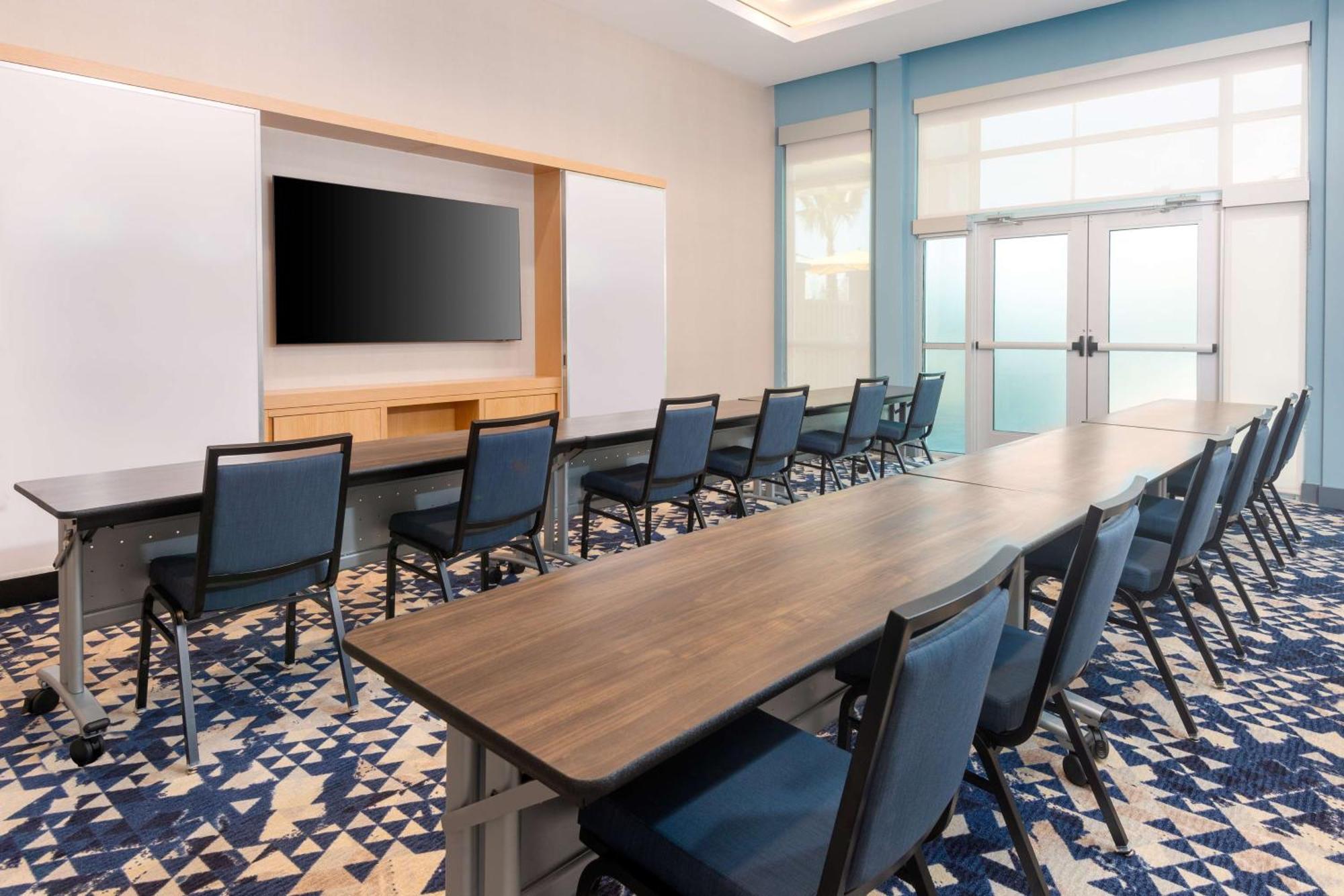 Hyatt House Airport 3*
