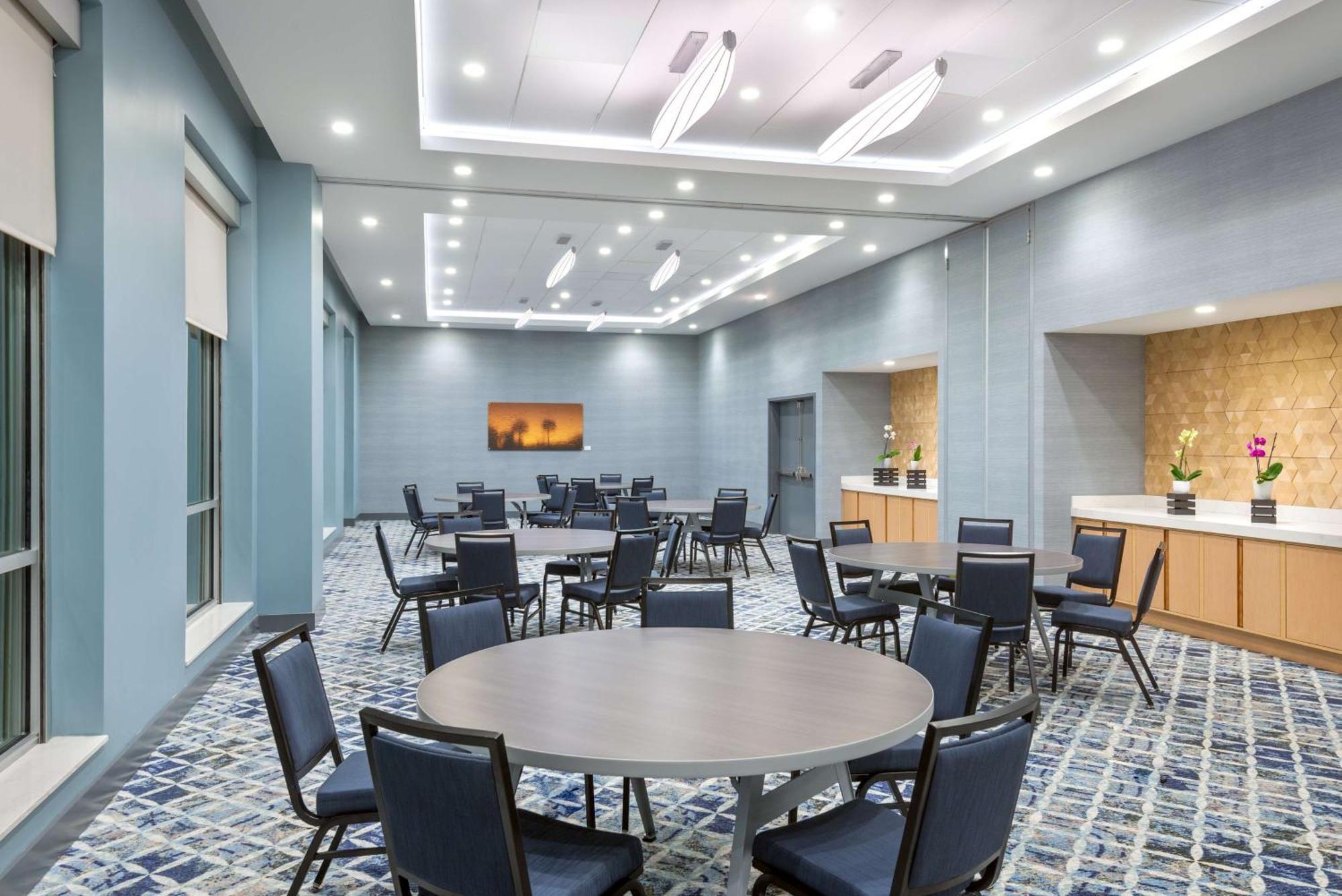 Hyatt House Airport 3*