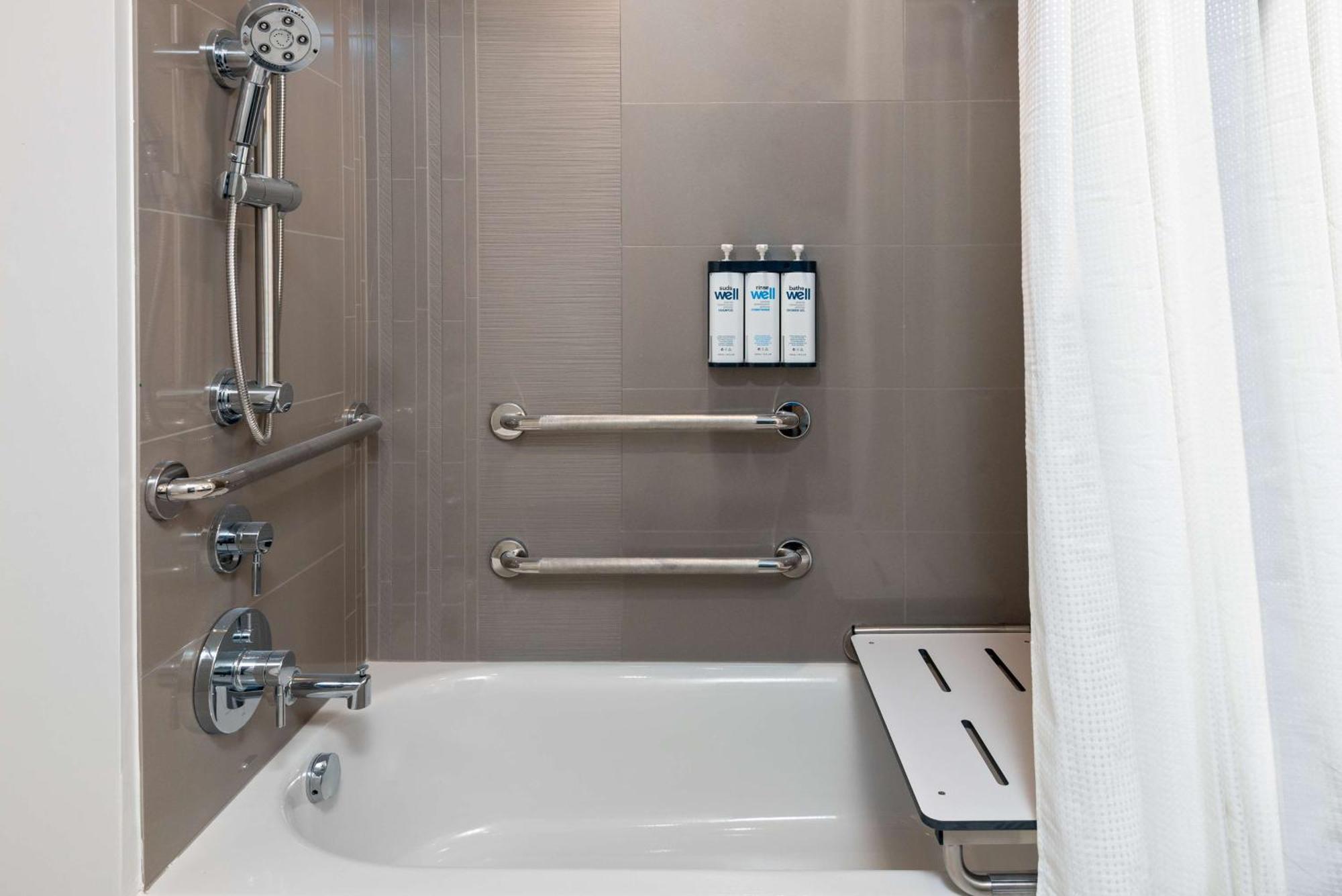 Hyatt House Airport Hotel 3*