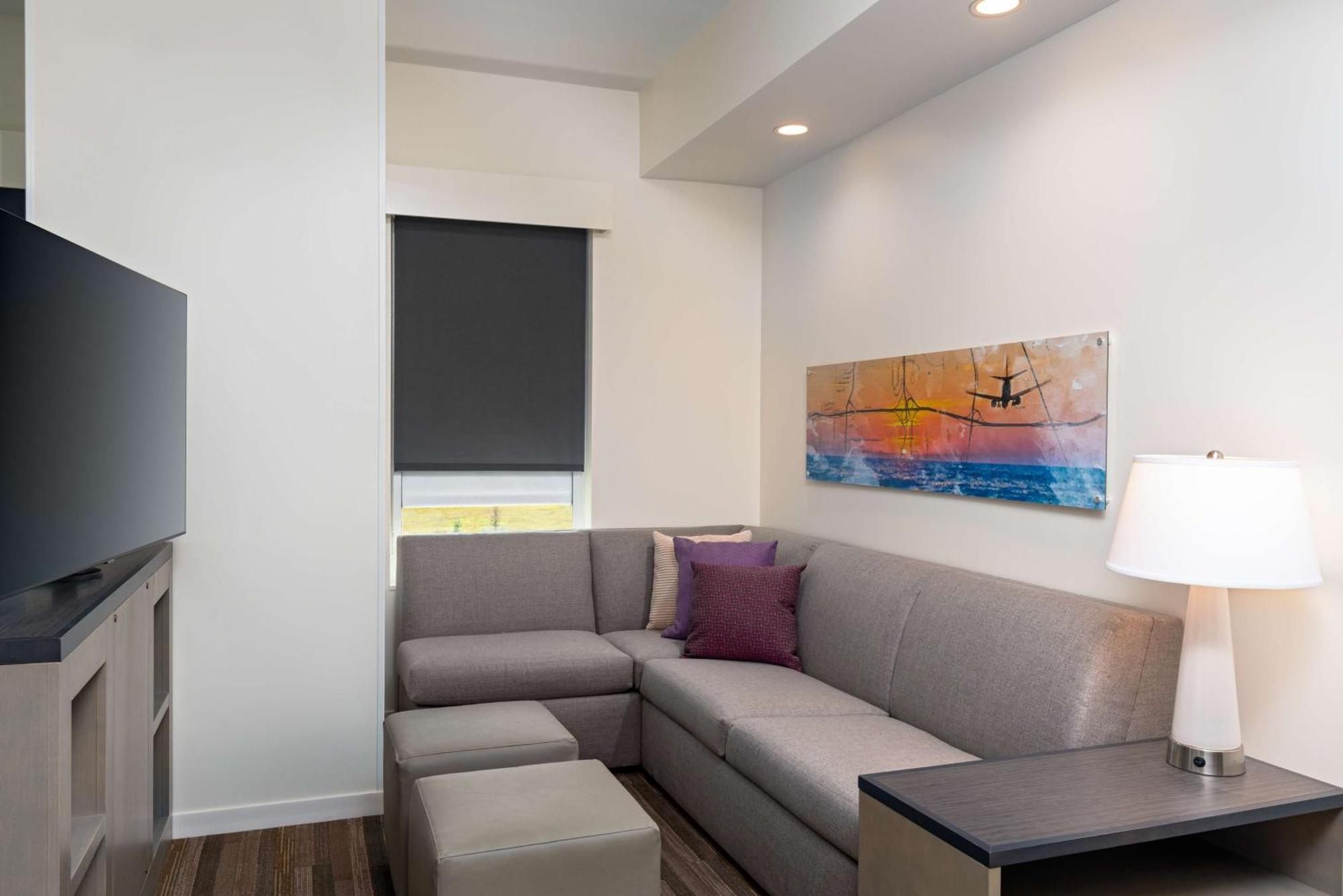 Hyatt House Airport Hotel 3*