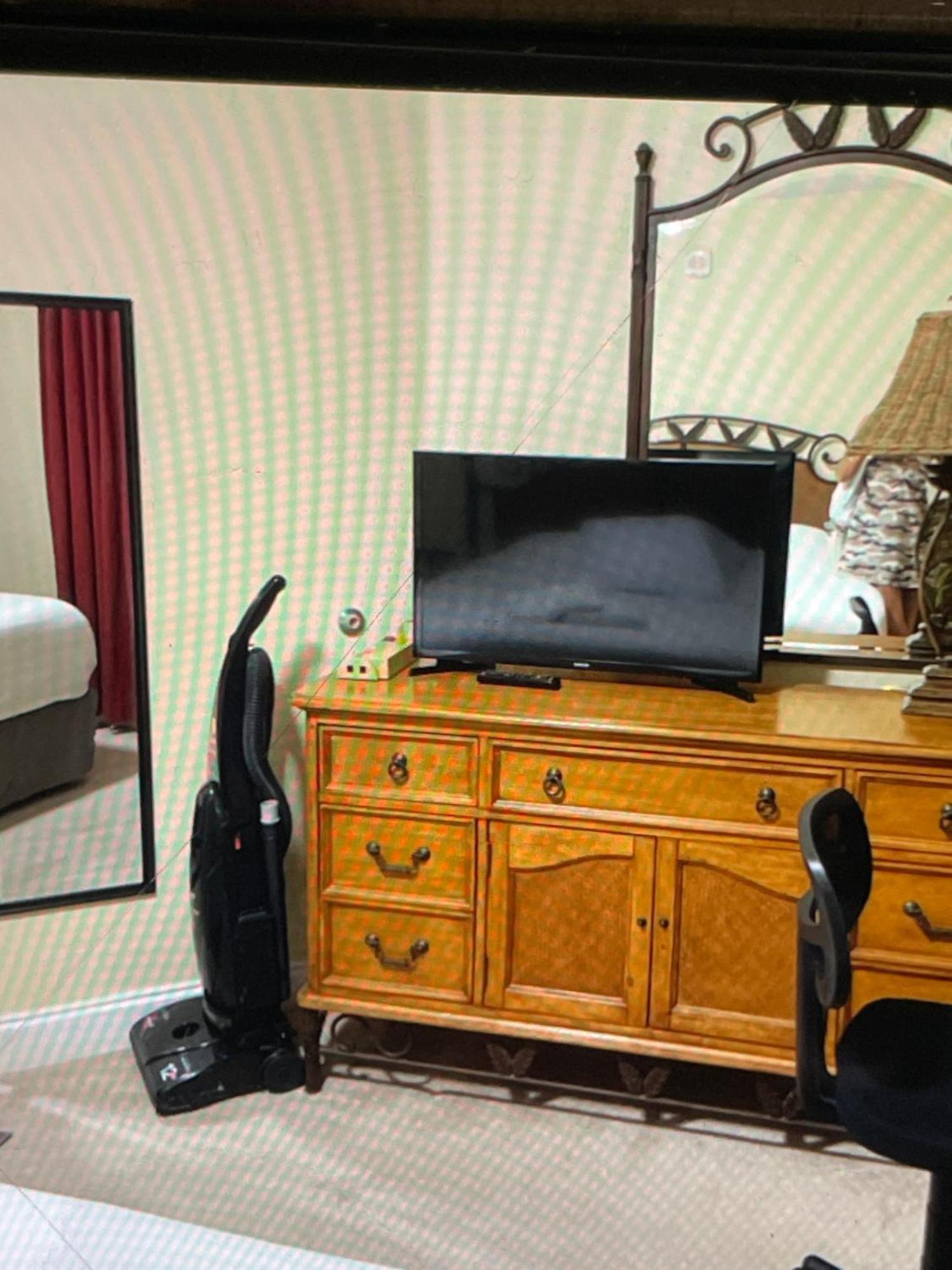Disney 1 Mile , Blue Heron 1 Room 2 Bath,Amenities,6 Guests, Walk To Restaurants, No Fees At Check In Orlando