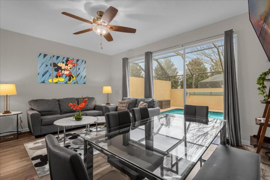 3 Bedrooms- 3 Bathrooms- Windsor Hills 7680 Fs Holiday home *