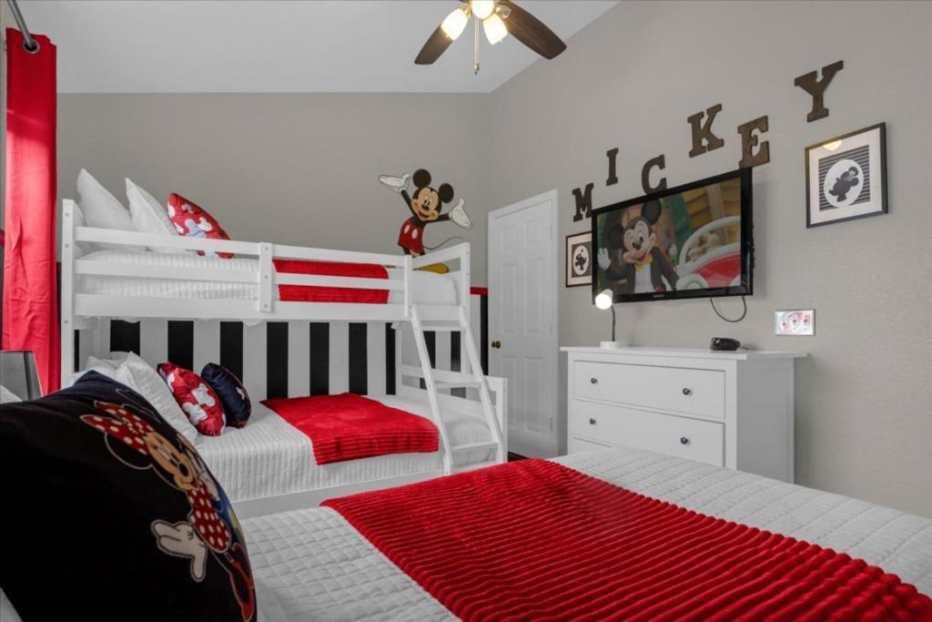 Holiday home 3 Bedrooms- 3 Bathrooms- Windsor Hills 7680 Fs