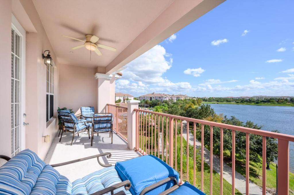 Beautiful Lakeview Vacation Condo, Vista Cay 1016 *