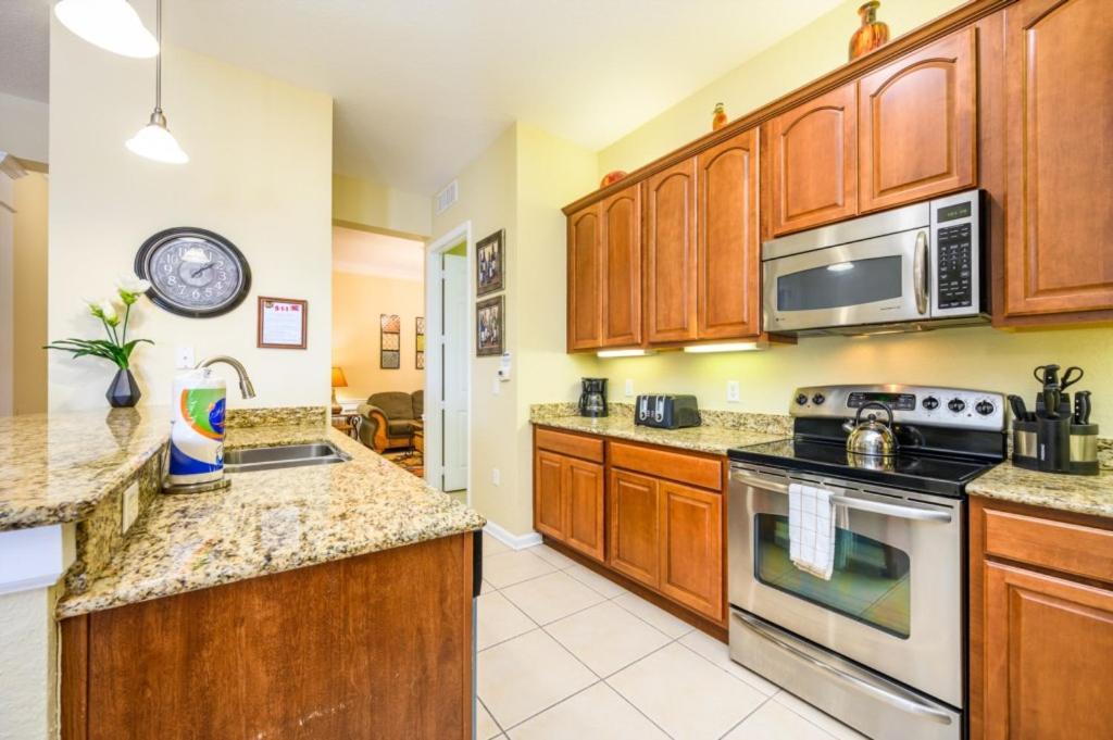 Beautiful Lakeview Vacation Condo, Vista Cay 1016 * Orlando