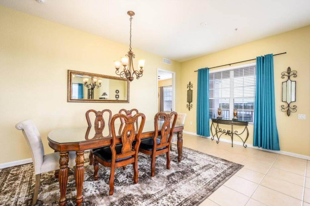 Beautiful Lakeview Vacation Condo, Vista Cay 1016 * Orlando