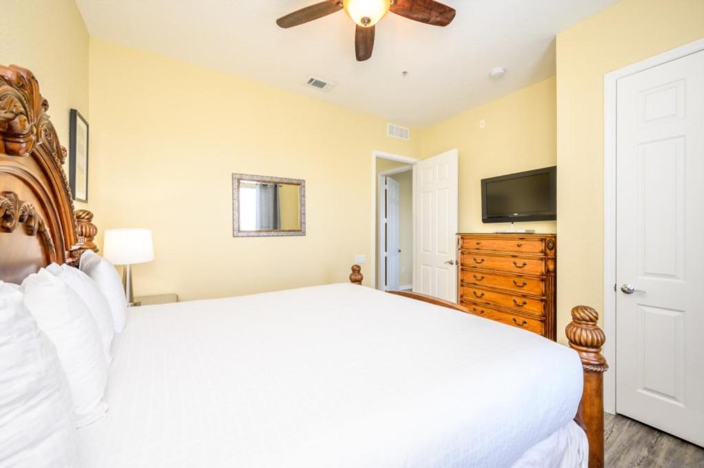 Beautiful Lakeview Vacation Condo, Vista Cay 1016 Apartment Orlando