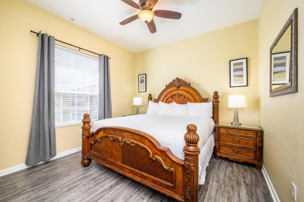 Beautiful Lakeview Vacation Condo, Vista Cay 1016 Apartment