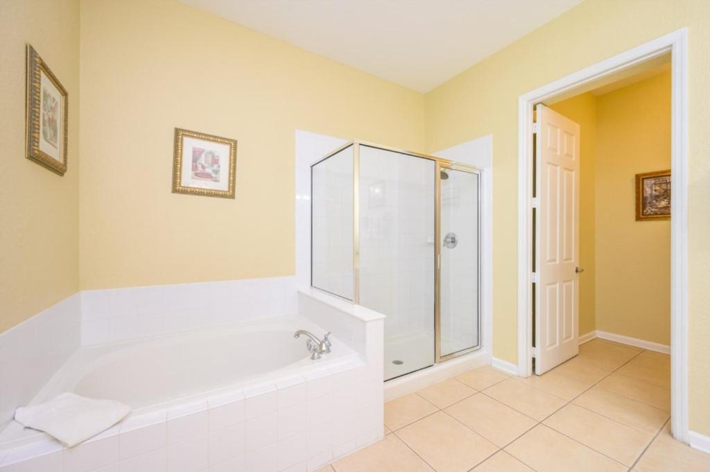 Beautiful Lakeview Vacation Condo, Vista Cay 1016 Apartment Orlando