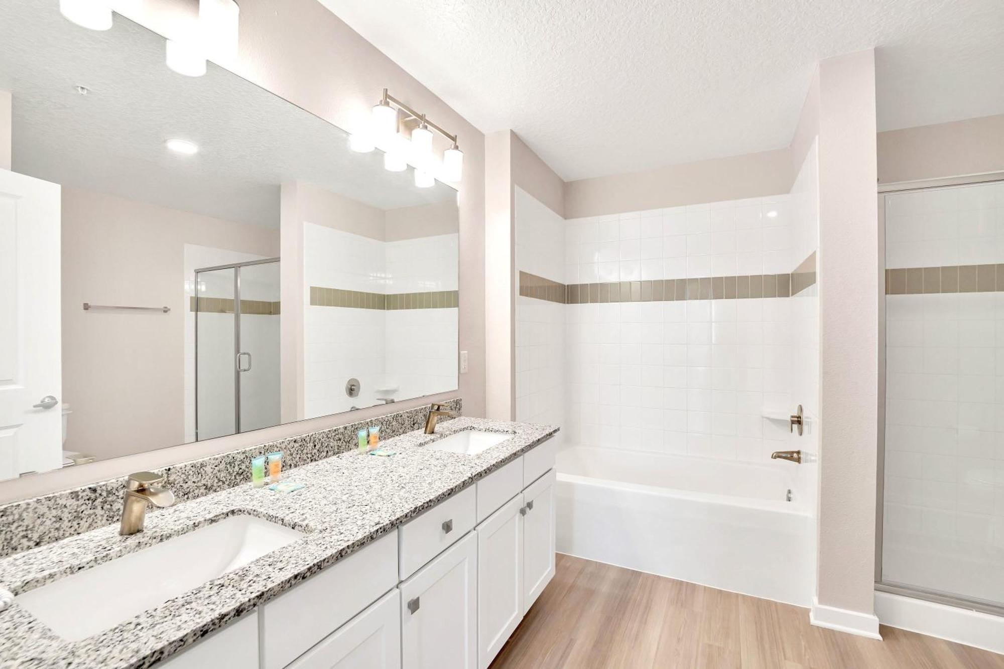 Upscale 3br - Family - Pool And Hot Tub! Holiday home *