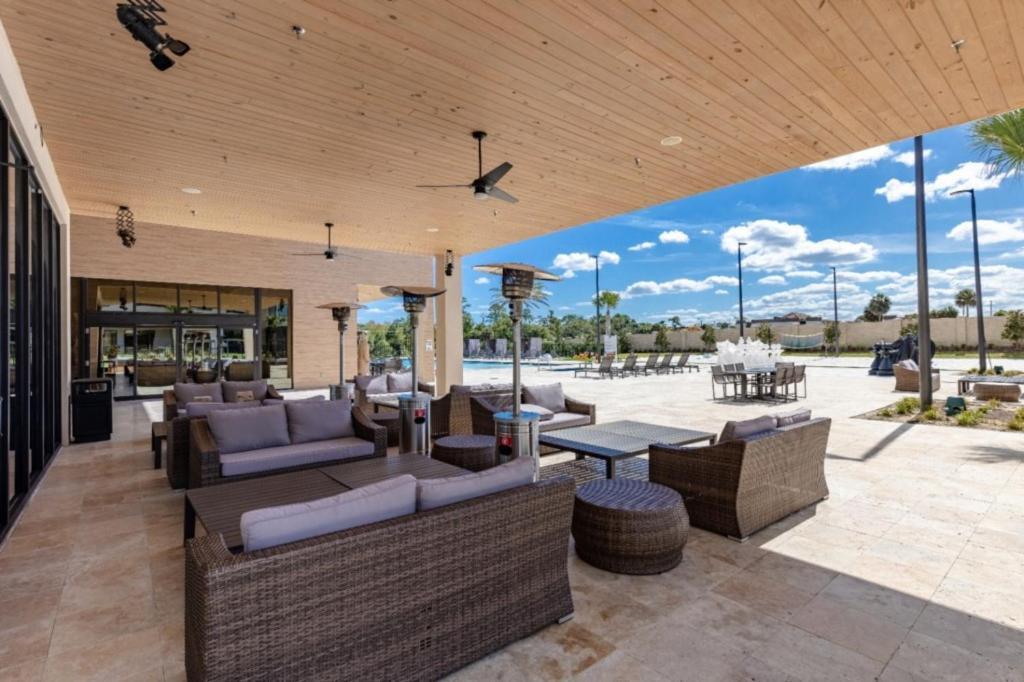 4 Bedrooms- 4,5 Bathrooms- Magic Village 3082 Rw Orlando