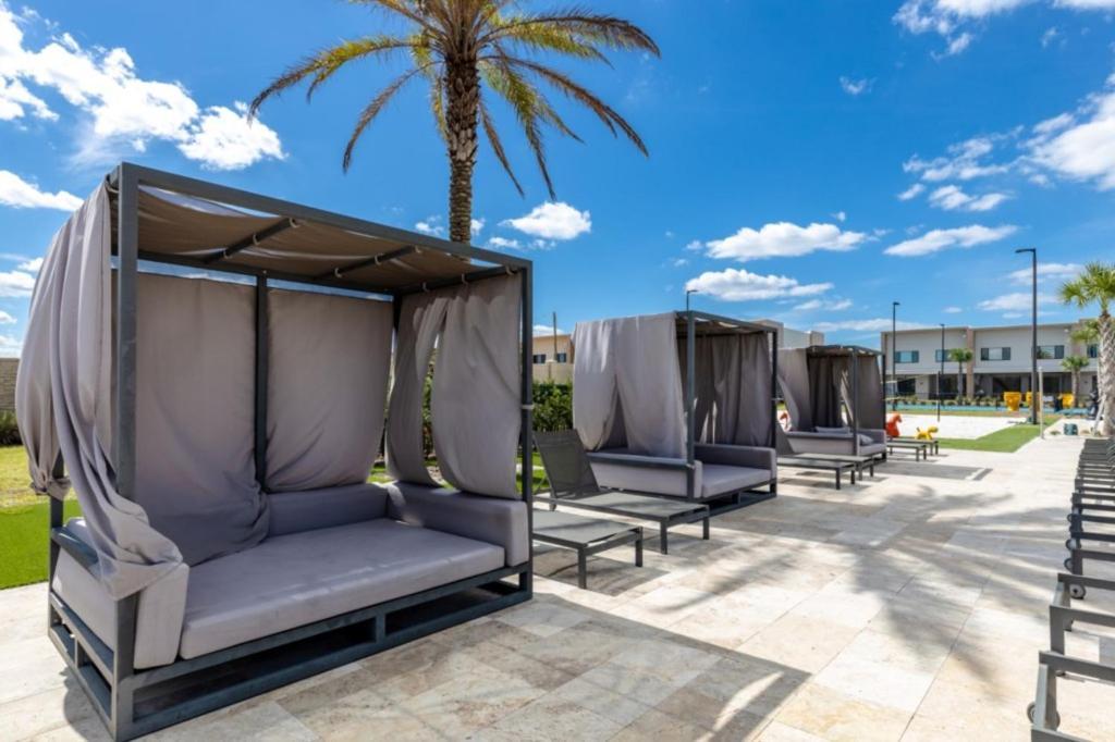 4 Bedrooms- 4,5 Bathrooms- Magic Village 3082 Rw * Orlando