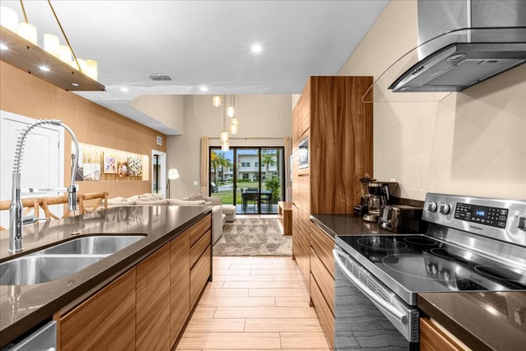 4 Bedrooms- 4,5 Bathrooms- Magic Village 3082 Rw