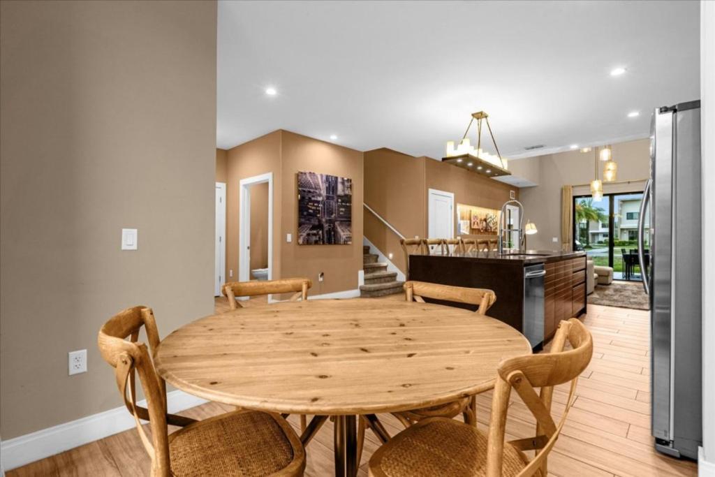 4 Bedrooms- 4,5 Bathrooms- Magic Village 3082 Rw * Orlando