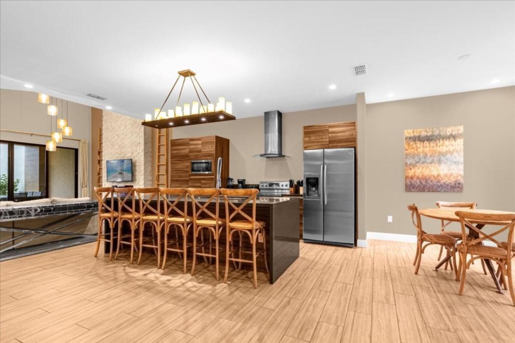 4 Bedrooms- 4,5 Bathrooms- Magic Village 3082 Rw