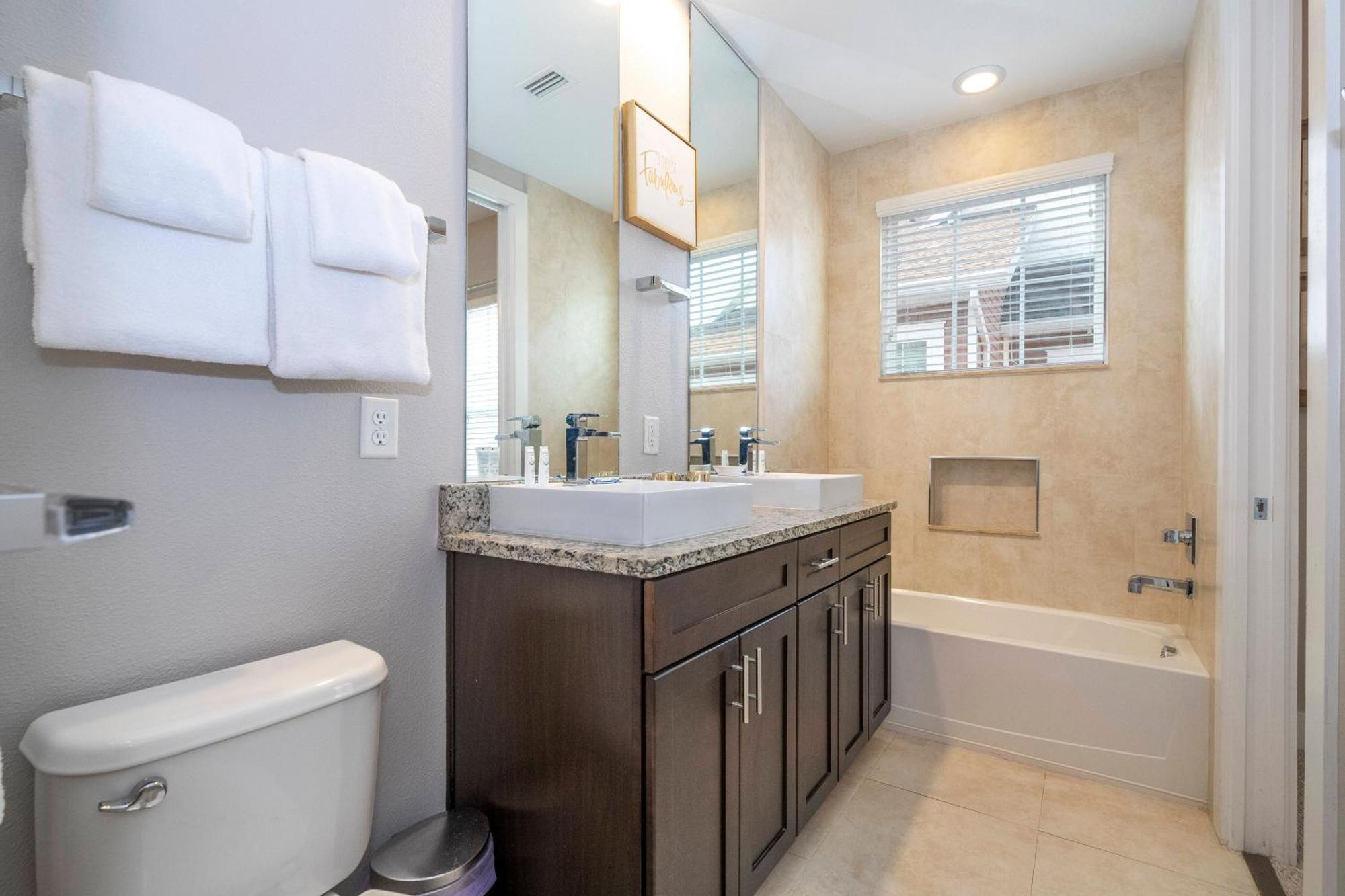 Stunning 5 Min To Holiday home Orlando