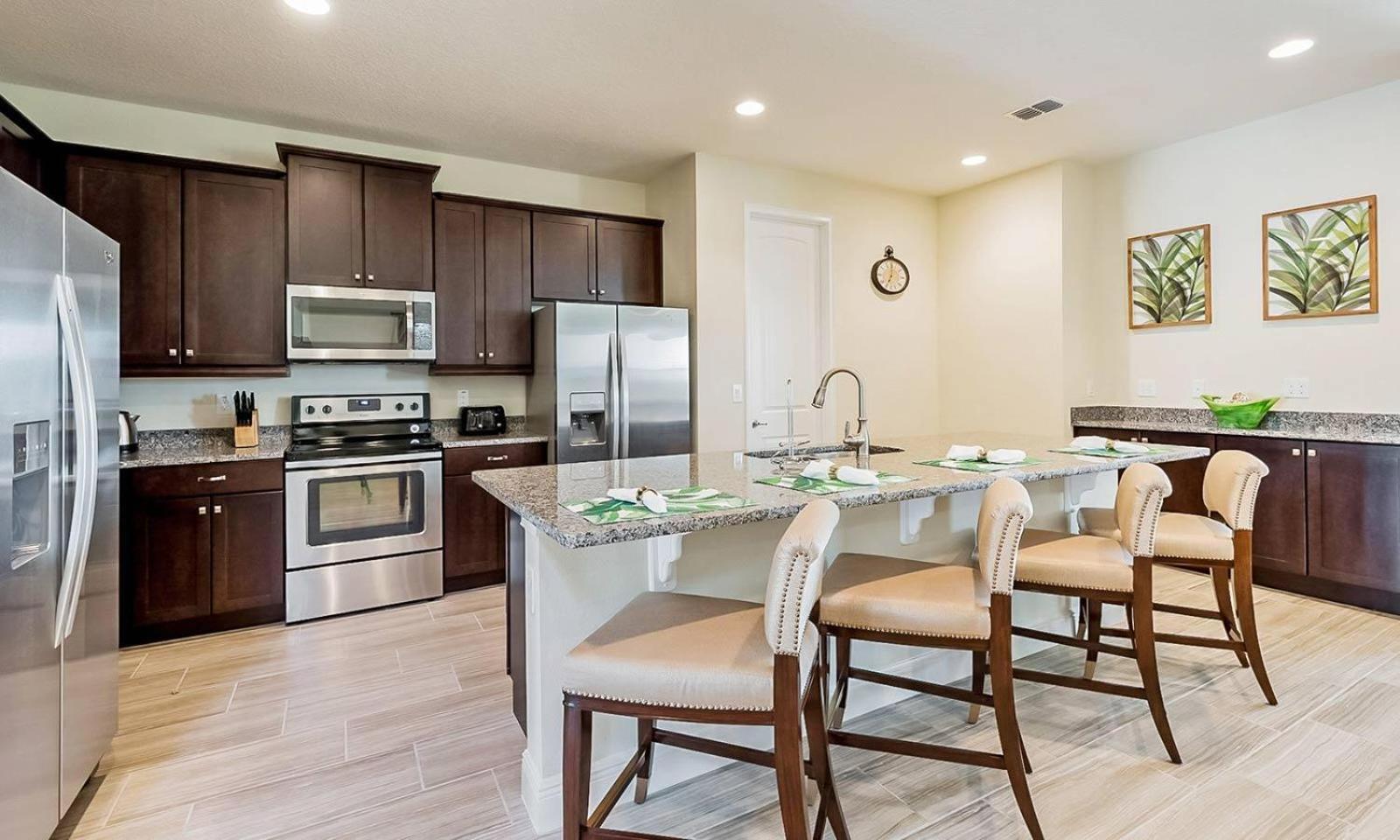 Spacious 10 Bdrm House With Private Pool And At Encore Holiday home Orlando