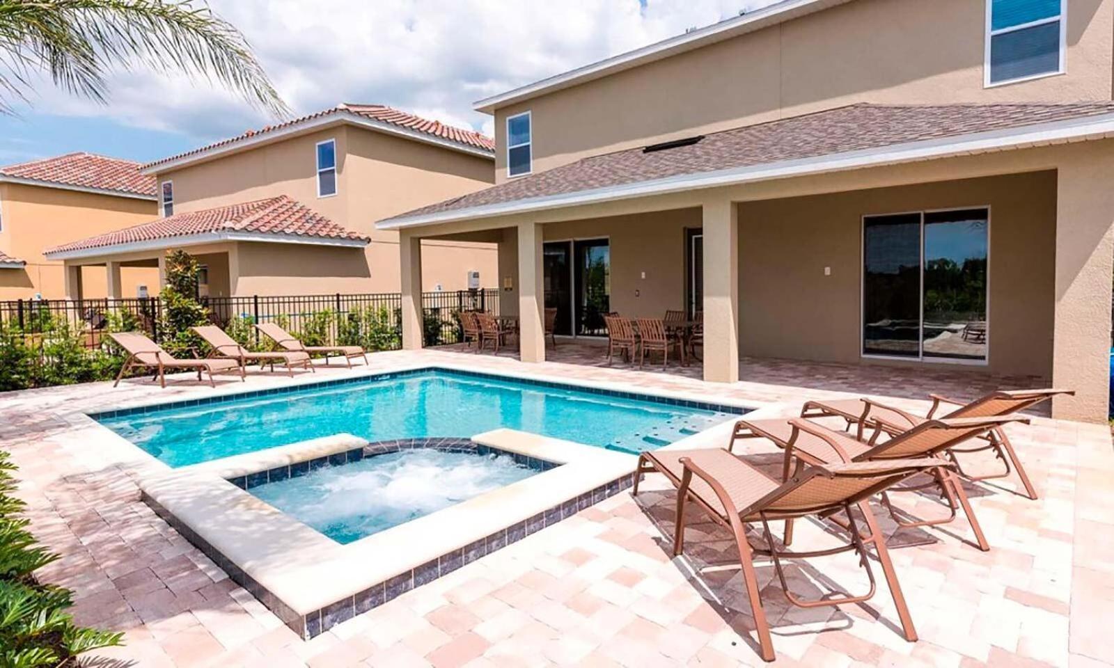 Spacious 10 Bdrm House With Private Pool And At Encore Orlando