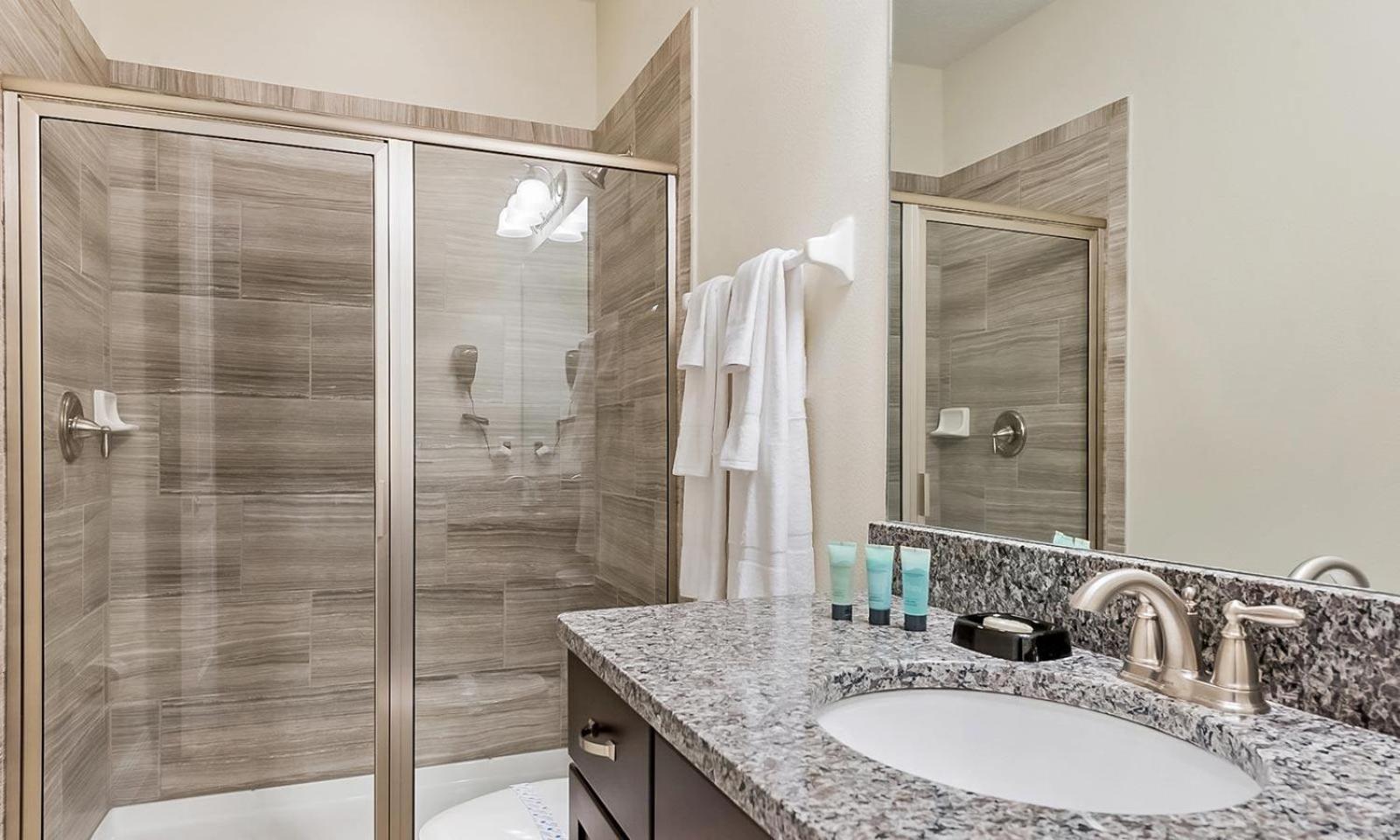Spacious 10 Bdrm House With Private Pool And At Encore Holiday home