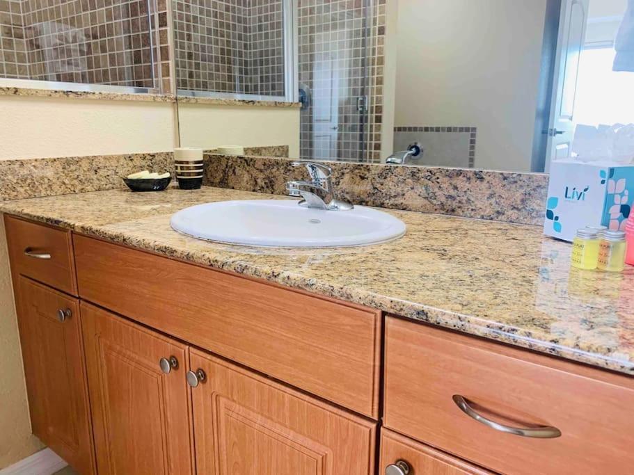 Apartment Walking Distance From Universal One Bedroom Orlando