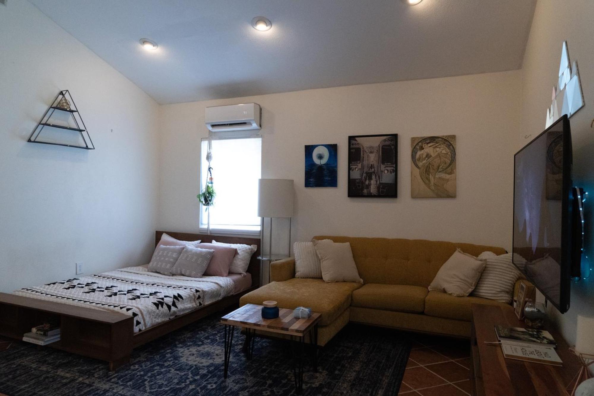 Lofty Dreams B&b, Near & Universal *