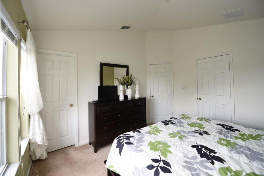 Windsor Hills 1100 By Orlando