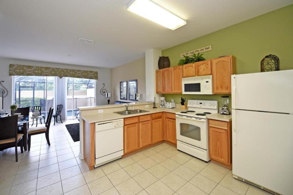 Windsor Hills 1100 By