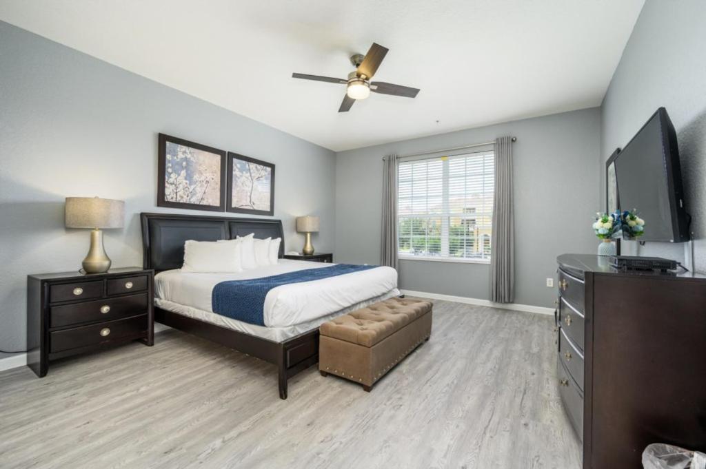 Newly Renovated Premium Condo, Vista Cay - 2002 Apartment