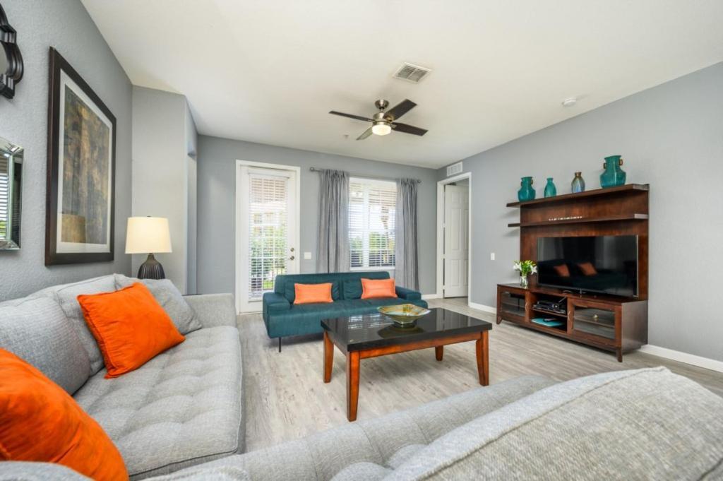 Newly Renovated Premium Condo, Vista Cay - 2002