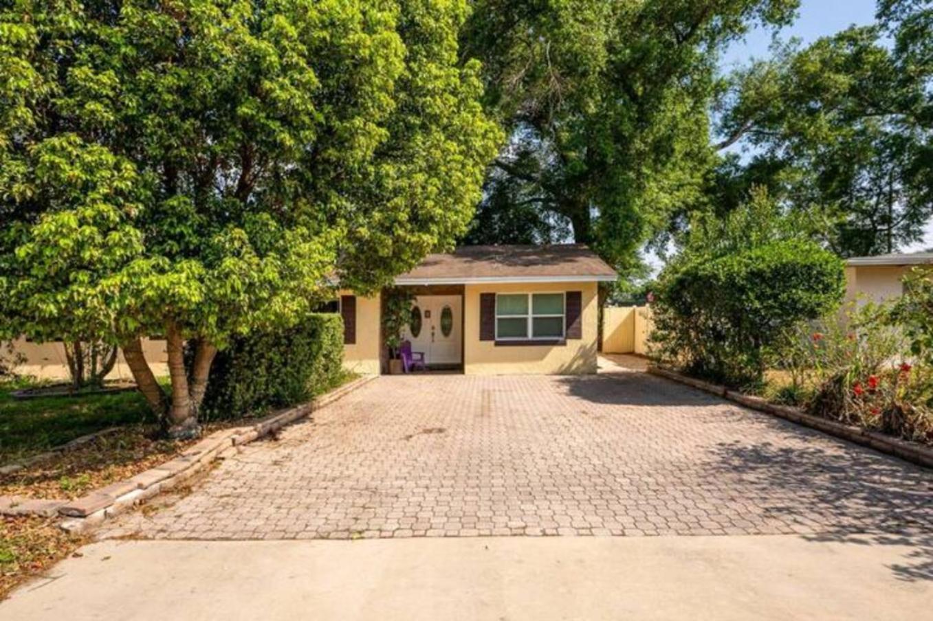 2Br Getaway Private, Pet-Friendly Fast Wi-Fi Holiday home