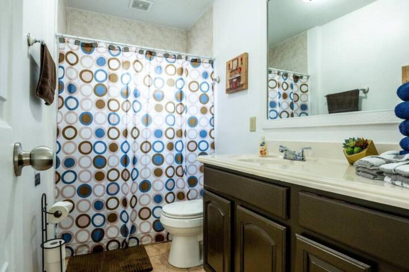 Holiday home 2Br Getaway Private, Pet-Friendly Fast Wi-Fi *