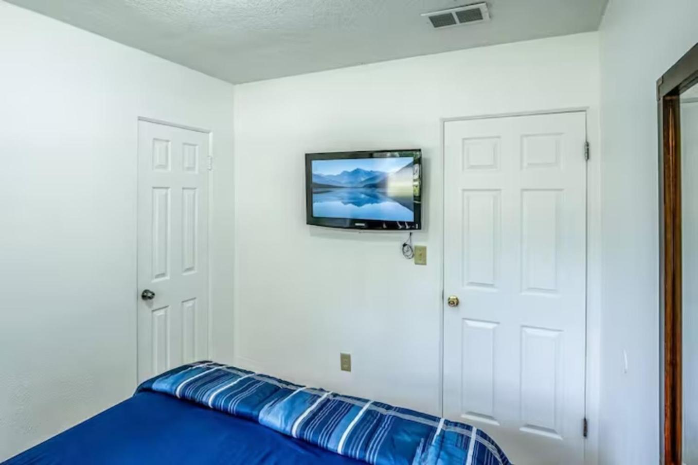 Holiday home 2Br Getaway Private, Pet-Friendly Fast Wi-Fi