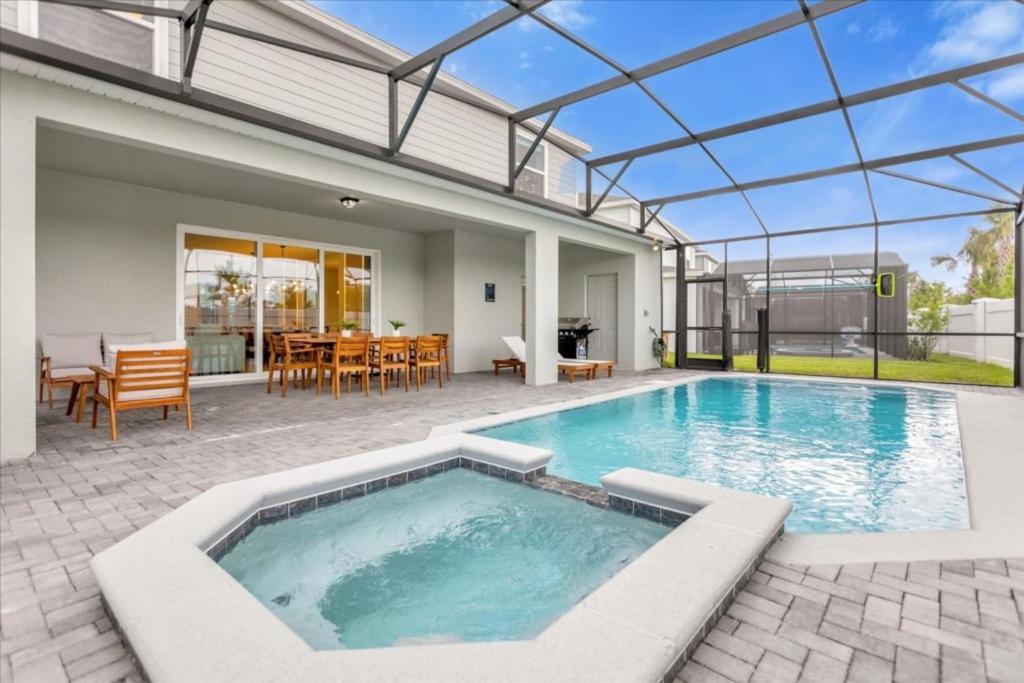 10 Bedrooms- 8 Bathrooms- Windsor Cay16299sk Holiday home Orlando