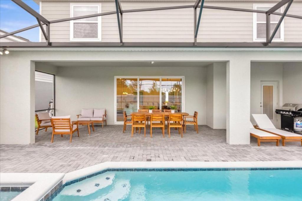 10 Bedrooms- 8 Bathrooms- Windsor Cay16299sk Orlando
