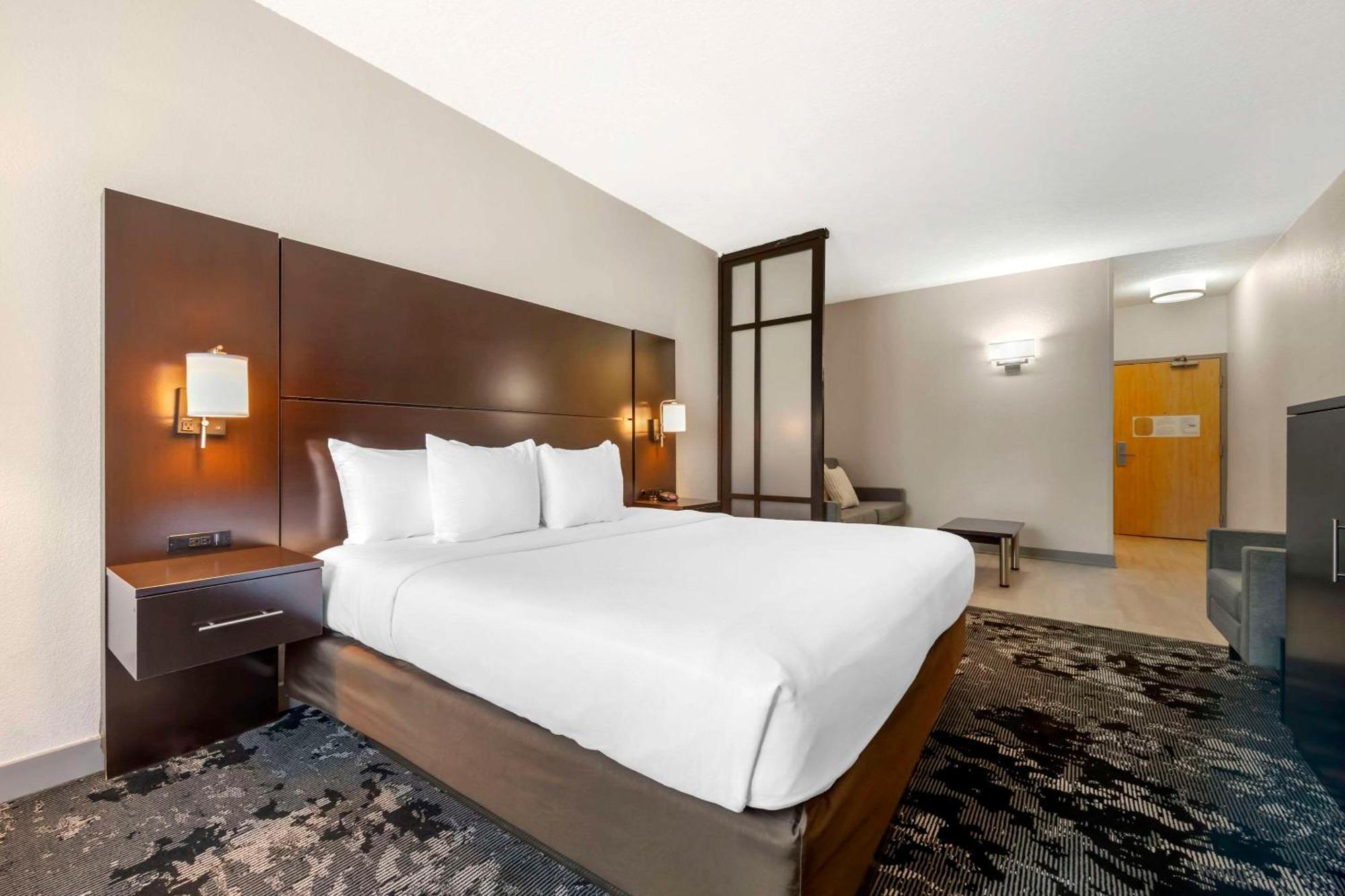 Hotel Comfort & Near Universal Resort-convention Ctr