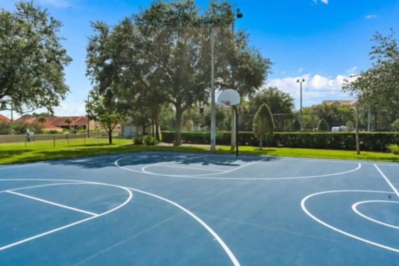 Windsor Hills Spacious Condo,pool,slides,by * Orlando
