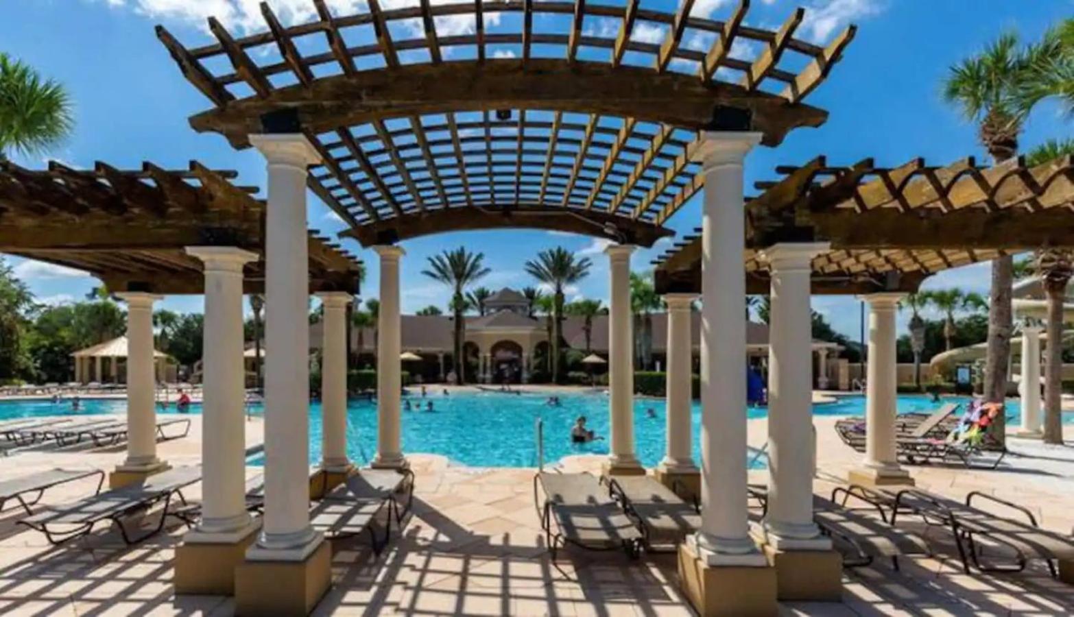 Windsor Hills Spacious Condo,pool,slides,by * Orlando