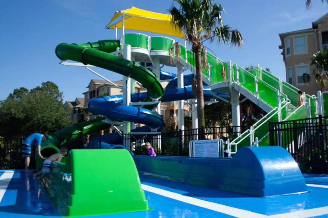 Windsor Hills Spacious Condo,pool,slides,by Holiday home *