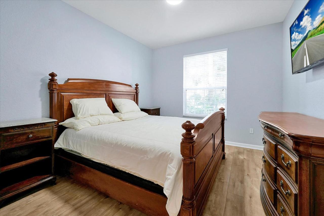 Windsor Hills Spacious Condo,pool,slides,by