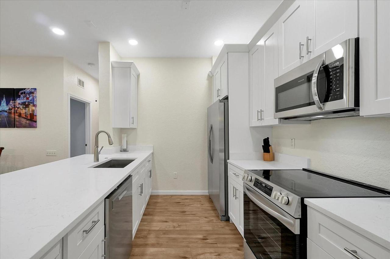 Windsor Hills Spacious Condo,pool,slides,by Holiday home