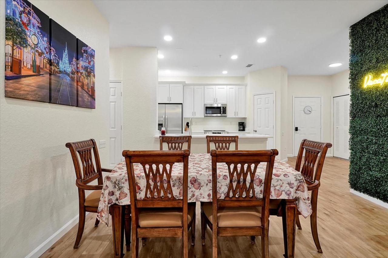 Windsor Hills Spacious Condo,pool,slides,by *