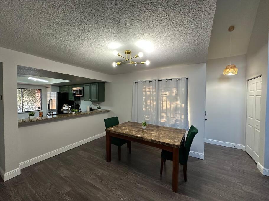 Hub Apartment *